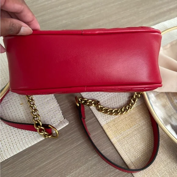 Gucci Red and Gold Crossbody Bag with Chevron Quilting - Picture 6 of 7